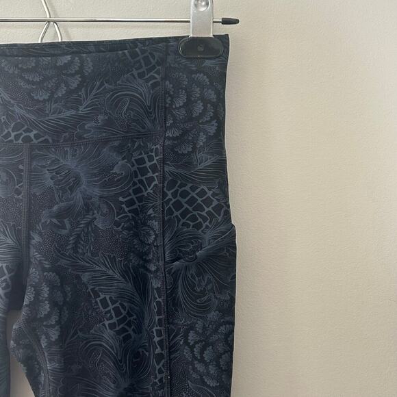 Lululemon Floral Print Speed Up Crop Leggings Sz 4 - Picture 6 of 11